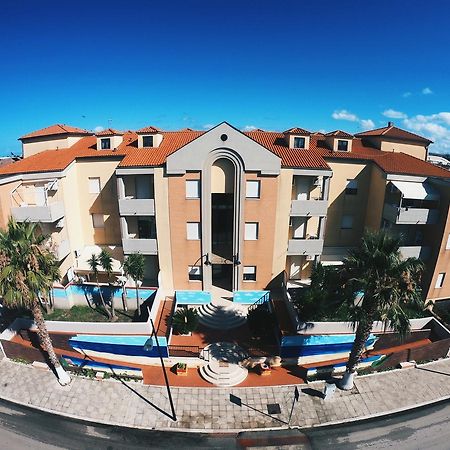 Aloha Park Hotel กัมโปมาริโน ภายนอก รูปภาพ